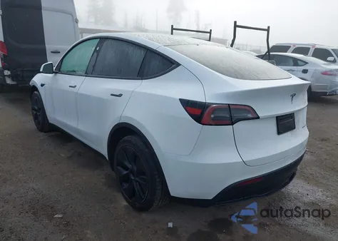 2024 Tesla Model Y Long Range Dual Motor All-Wheel Drive z USA, uszkodzony, nr VIN 7SAYGDEE5RF206099